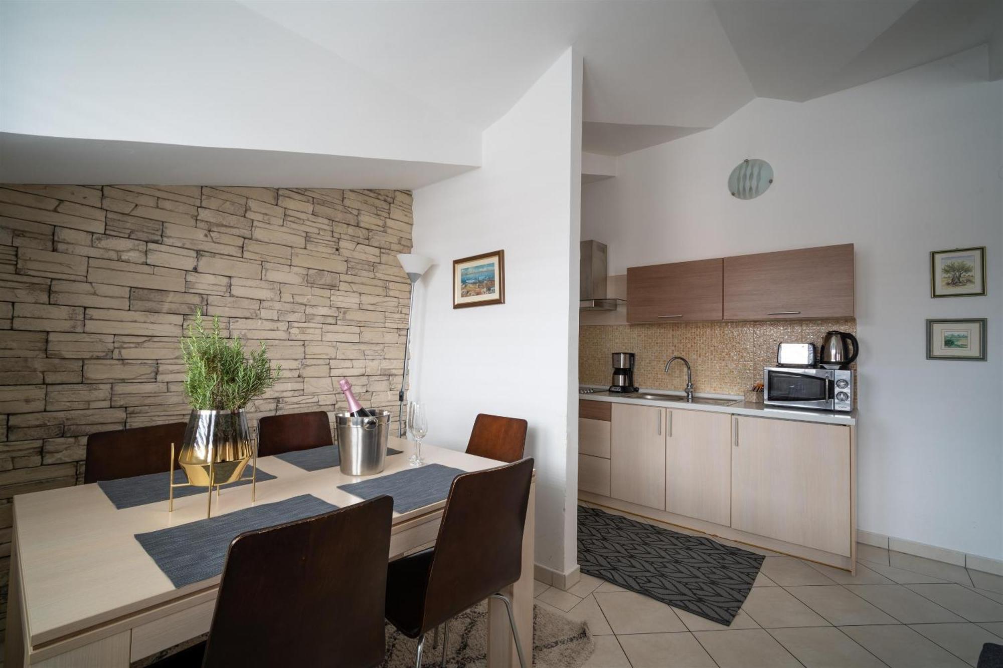 Apartments Valbruna Ровин Екстериор снимка